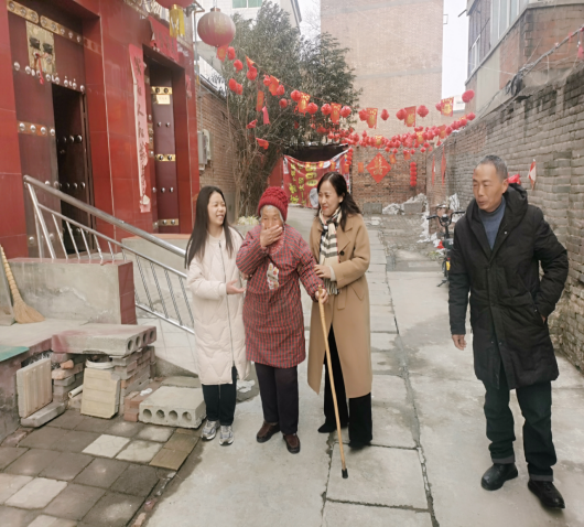 瑟瑟冬日 暖暖溫情——公司黨委、工會(huì)開展“送溫暖、送祝?！被顒?dòng)